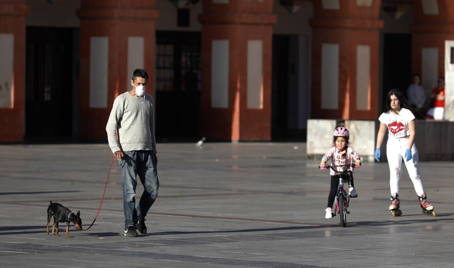 Coronavirus en Córdoba: Los niños toman la plaza de la Corredera, en imágenes