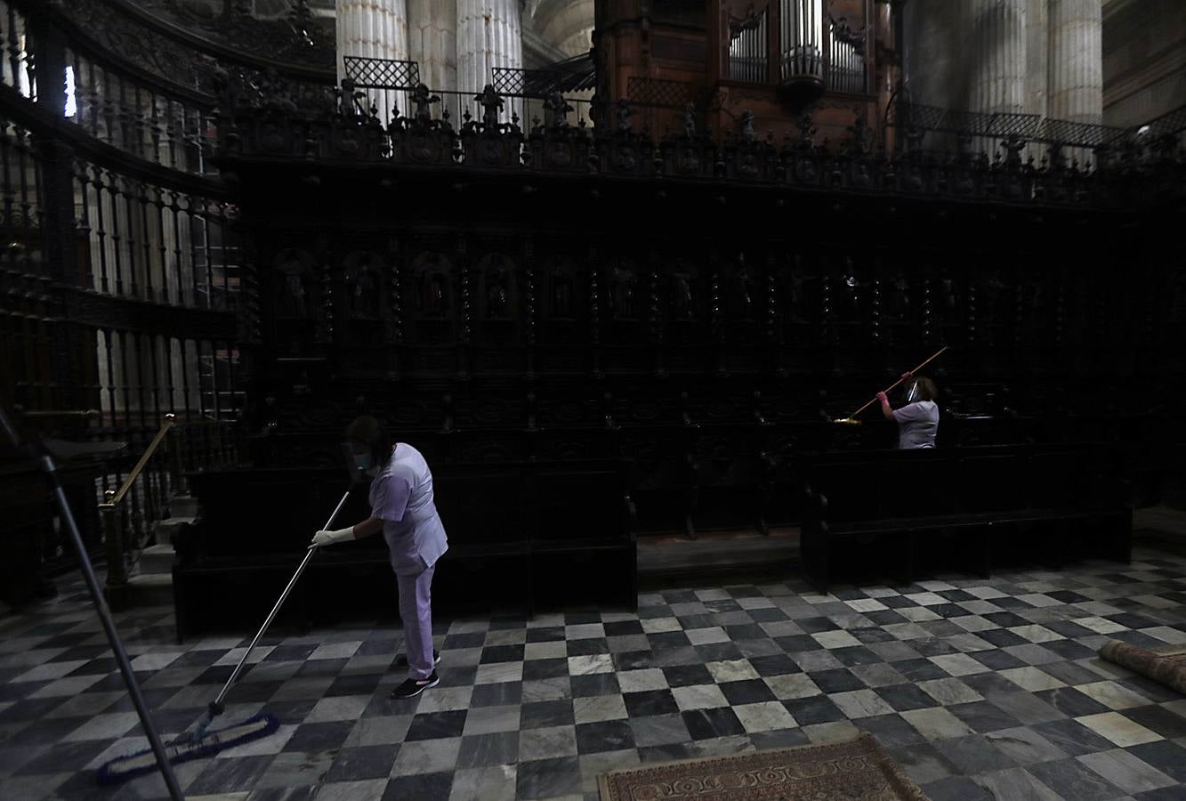 La Catedral de Cádiz sigue las recomendaciones de limpieza ante el coronavirus