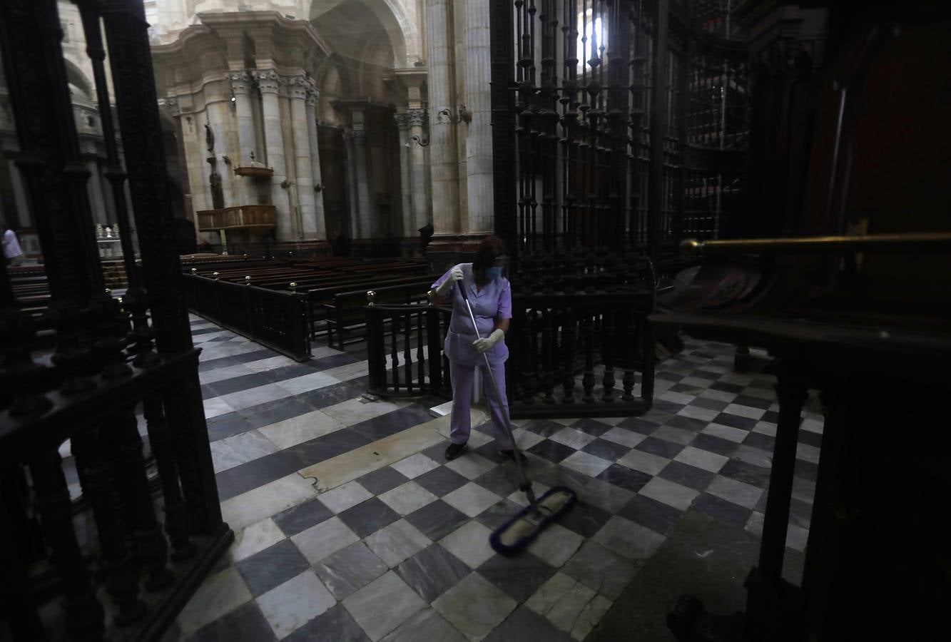 La Catedral de Cádiz sigue las recomendaciones de limpieza ante el coronavirus