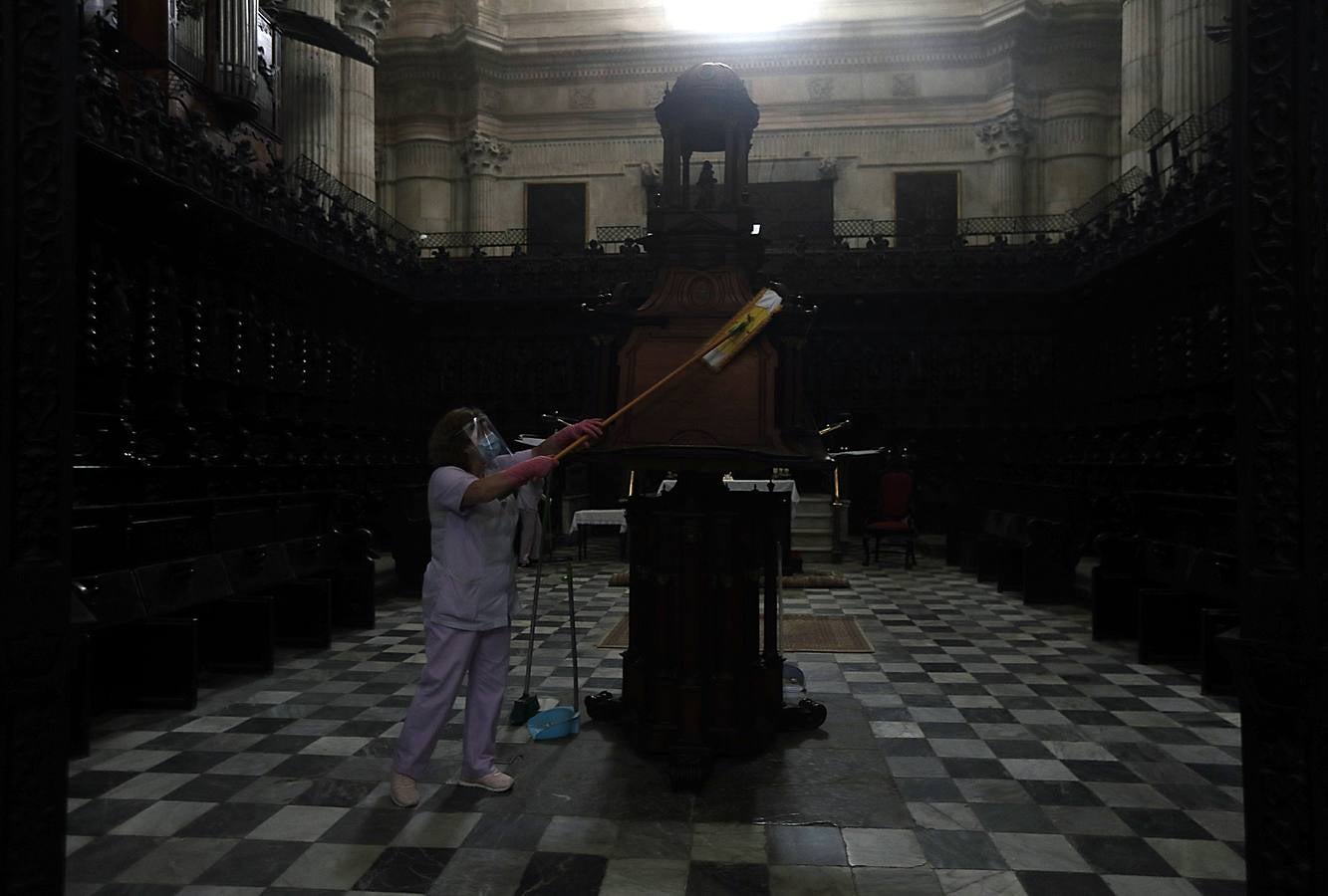 La Catedral de Cádiz sigue las recomendaciones de limpieza ante el coronavirus