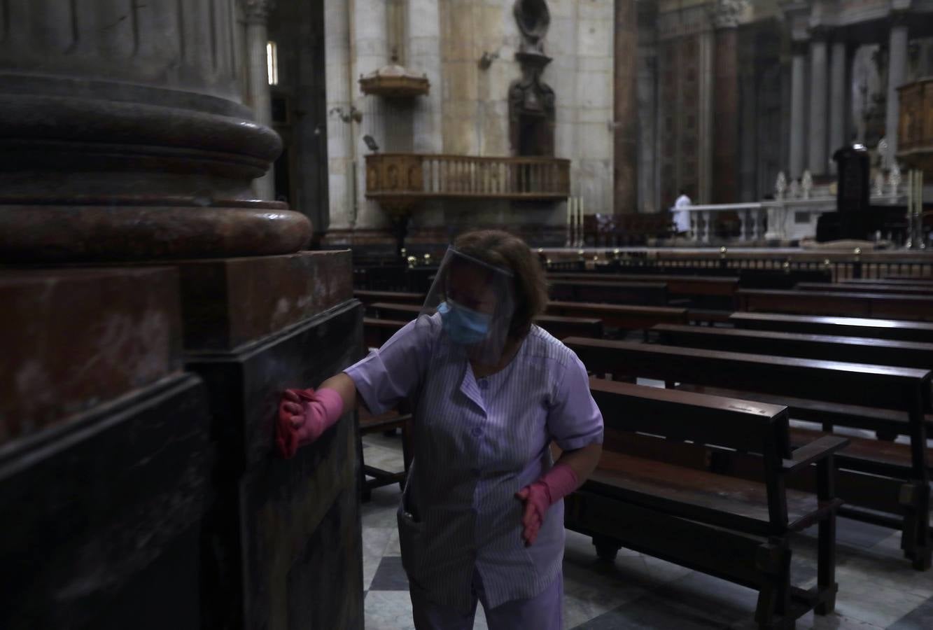 La Catedral de Cádiz sigue las recomendaciones de limpieza ante el coronavirus