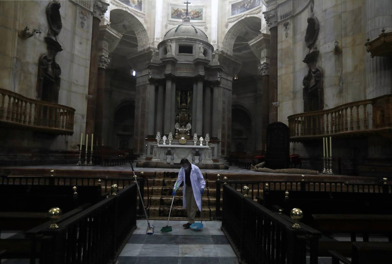 La Catedral de Cádiz sigue las recomendaciones de limpieza ante el coronavirus