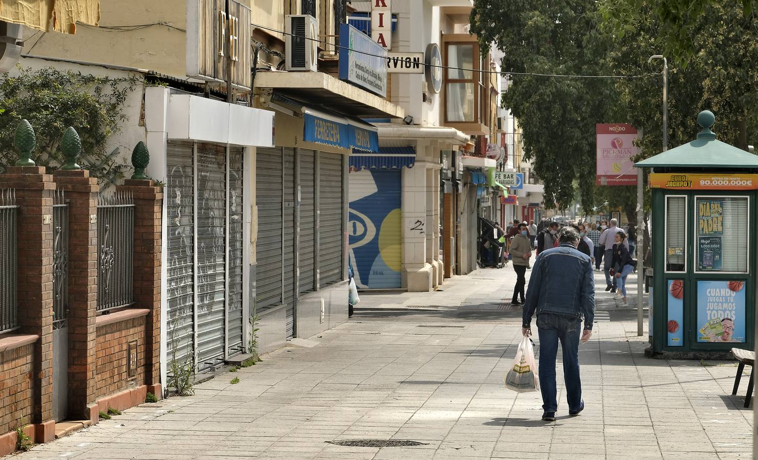 Desolación en las calles comerciales de Sevilla a la espera de la vuelta de actividad