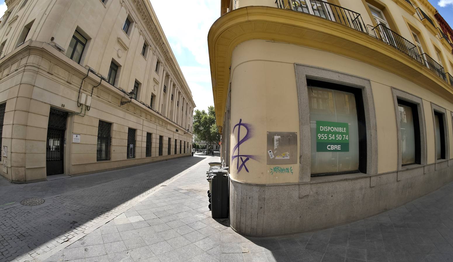 Desolación en las calles comerciales de Sevilla a la espera de la vuelta de actividad