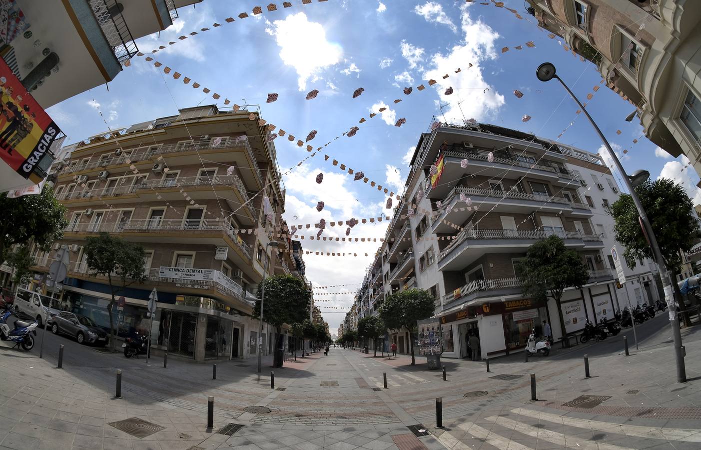 Desolación en las calles comerciales de Sevilla a la espera de la vuelta de actividad