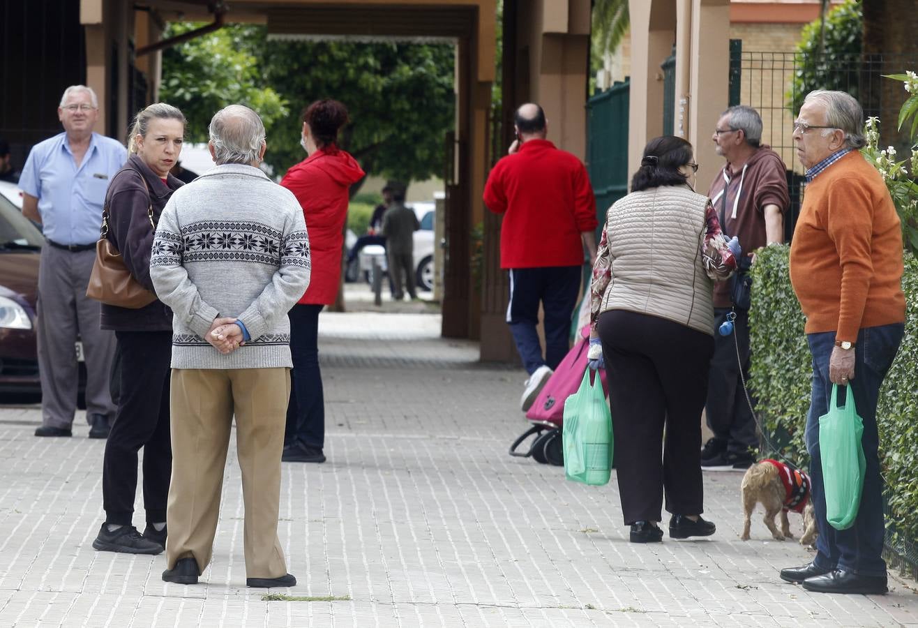 Coronavirus en Sevilla: crónica gráfica de un día en San Diego y Villegas