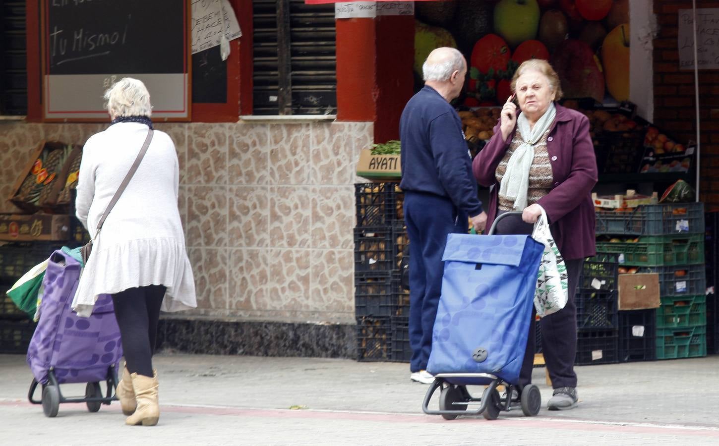 Coronavirus en Sevilla: crónica gráfica de un día en San Diego y Villegas