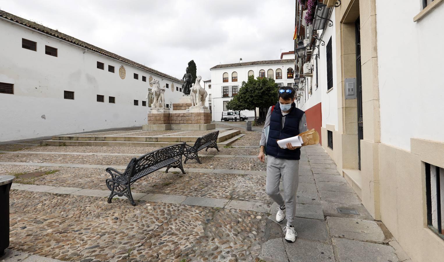 Las de Cruces de Córdoba huérfanas en el Mayo festivo, en imágenes