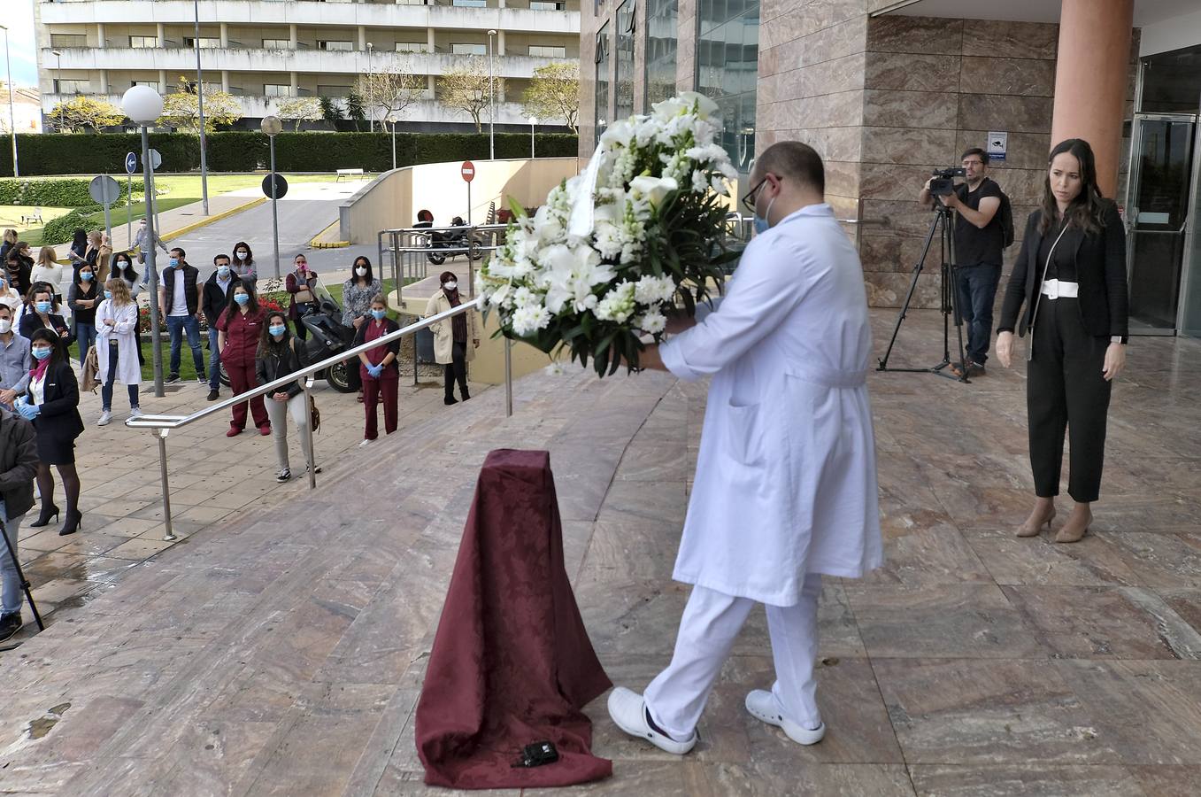 Sentido homenaje al médico fallecido en el Hospital Vithas Sevilla por coronavirus