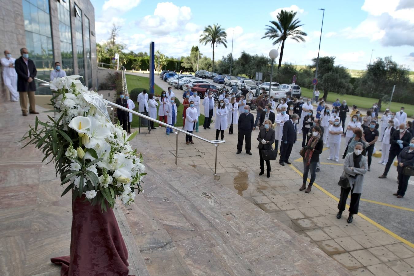 Sentido homenaje al médico fallecido en el Hospital Vithas Sevilla por coronavirus