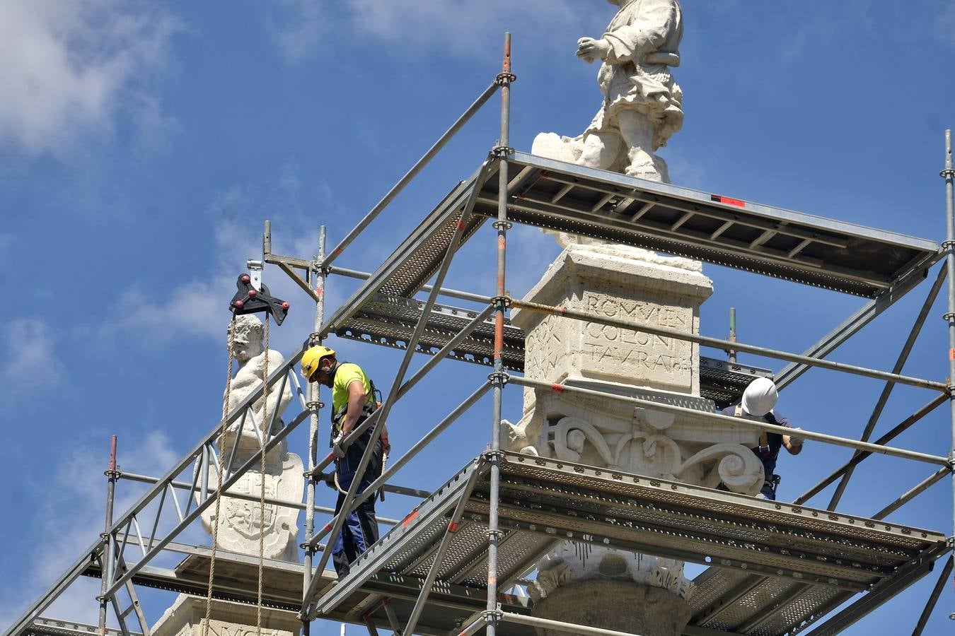 Comienza la restauración de las columnas de Hércules de la Alameda