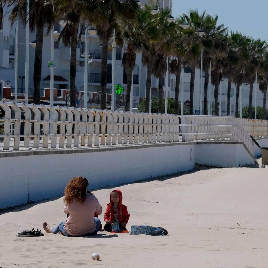 FOTOS: Cádiz, el 29 de abril, aún en confinamiento por el Covid-19