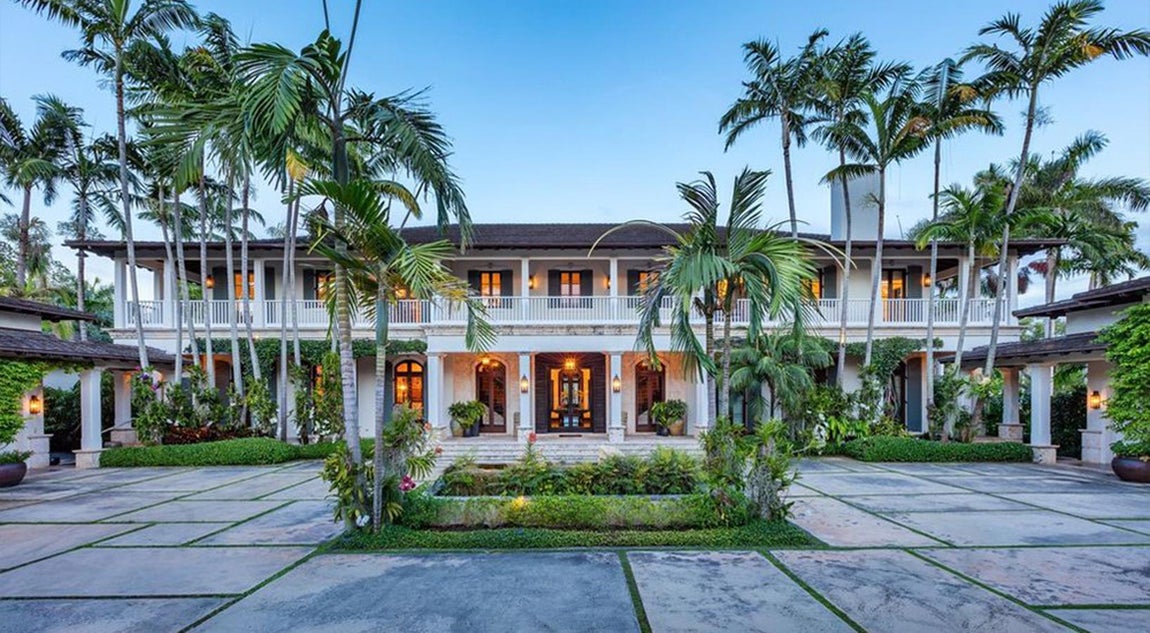 Así es la propiedad de Pharrell Williams en Coral Gables, Miami. Lo bueno de comprar durante una crisis de tal envergadura -que también afecta a la economía- es que los precios bajan, y así ha pasado con esta finca cuyo comprador ha conseguido rebajar el precio en hasta un 33% pagando por ella 30 millones de dólares (27,6 millones de euros)