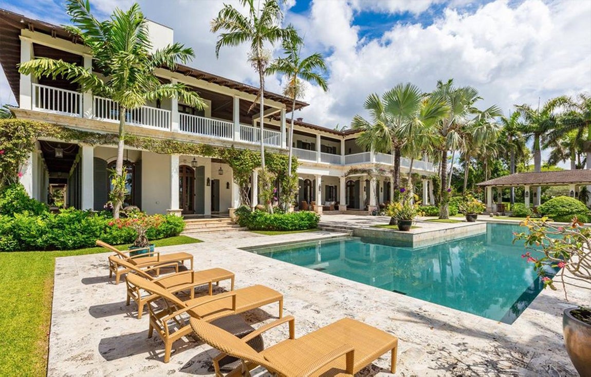 Así es la propiedad de Pharrell Williams en Coral Gables, Miami. La casa, que salió al mercado en 2018 bajo un precio de 45 millones de dólares, era propiedad del ex ejecutivo de Univision Ray Rodríguez y su esposa Liana.