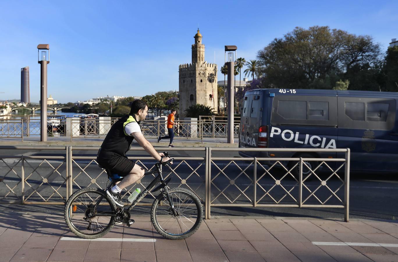 Desescalada Sevilla: Miles de sevillanos toman las calles para hacer deporte