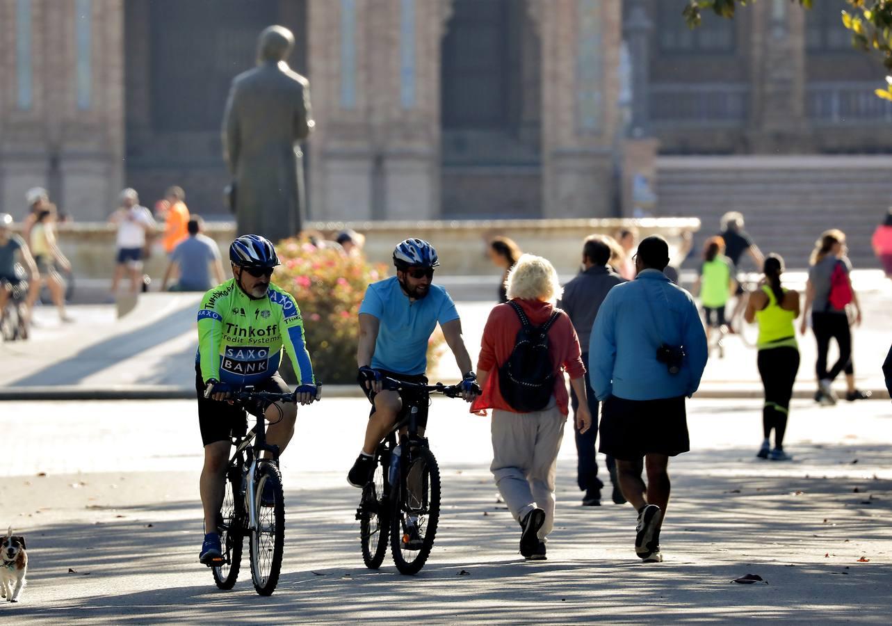 Desescalada Sevilla: Miles de sevillanos toman las calles para hacer deporte