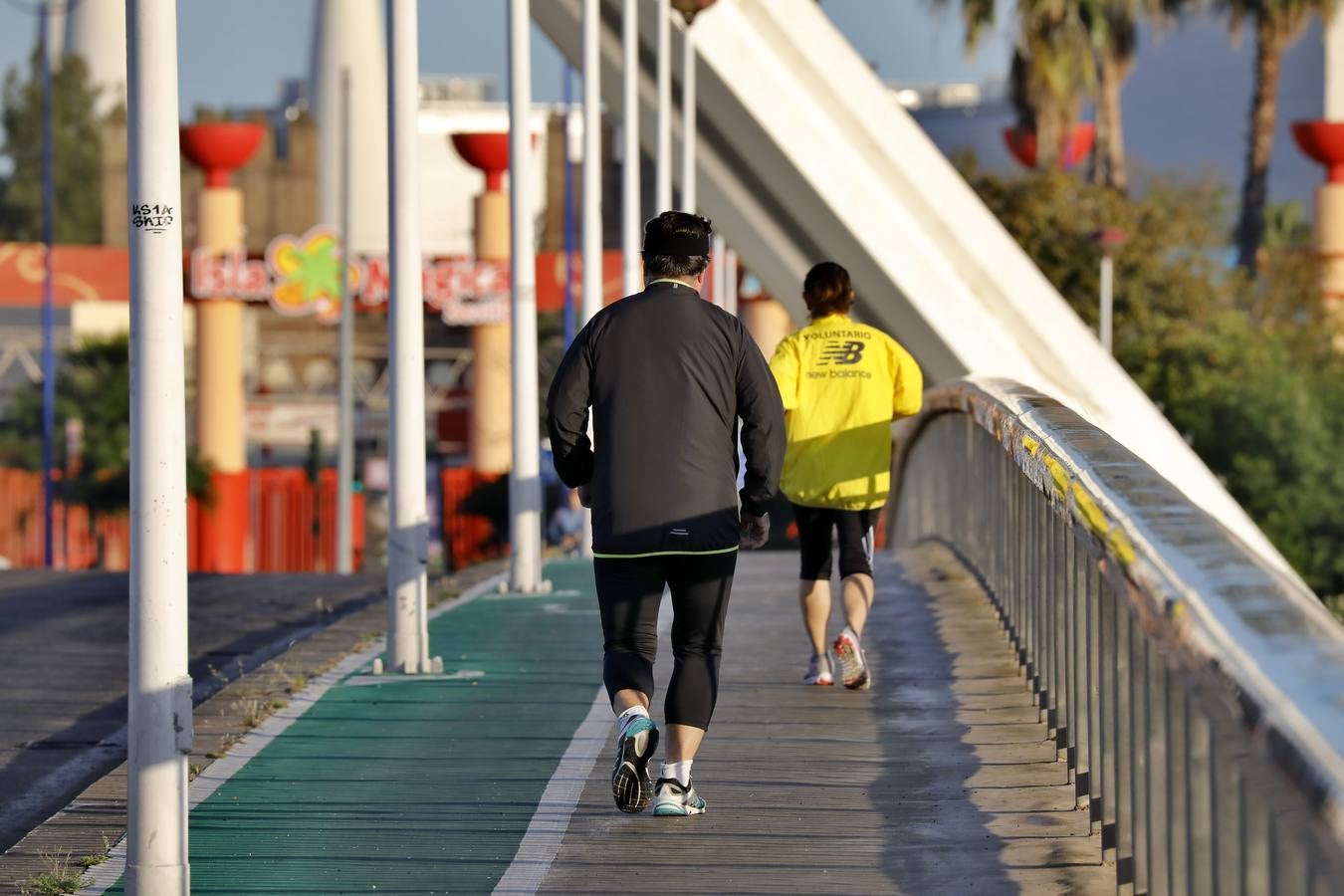 Desescalada Sevilla: Miles de sevillanos toman las calles para hacer deporte