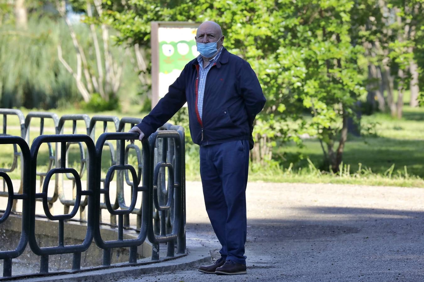 Desescalada Sevilla: Salida de los mayores por las calles de la ciudad