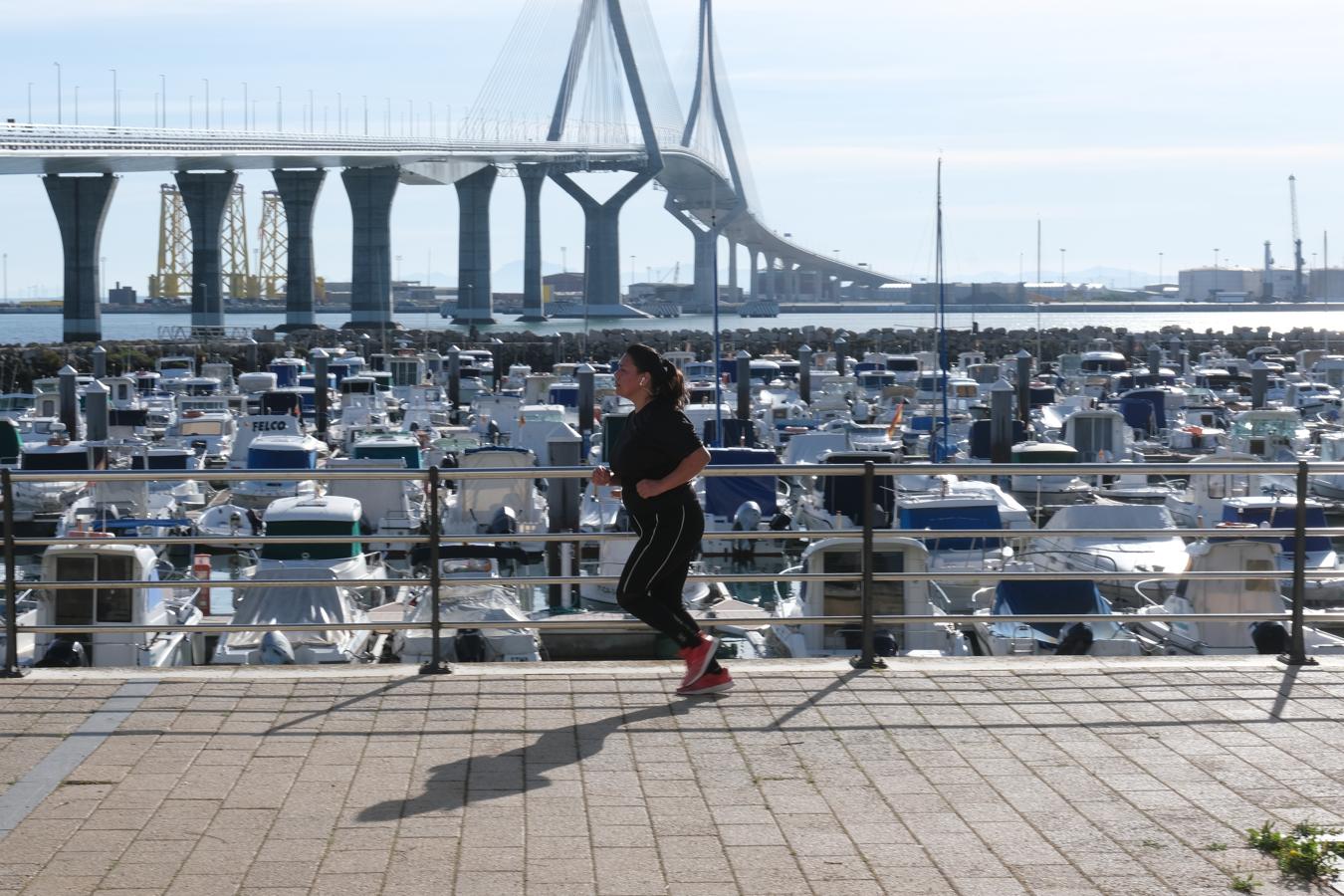 FOTOS: Cádiz disfruta en la calle del segundo día de libertad controlada