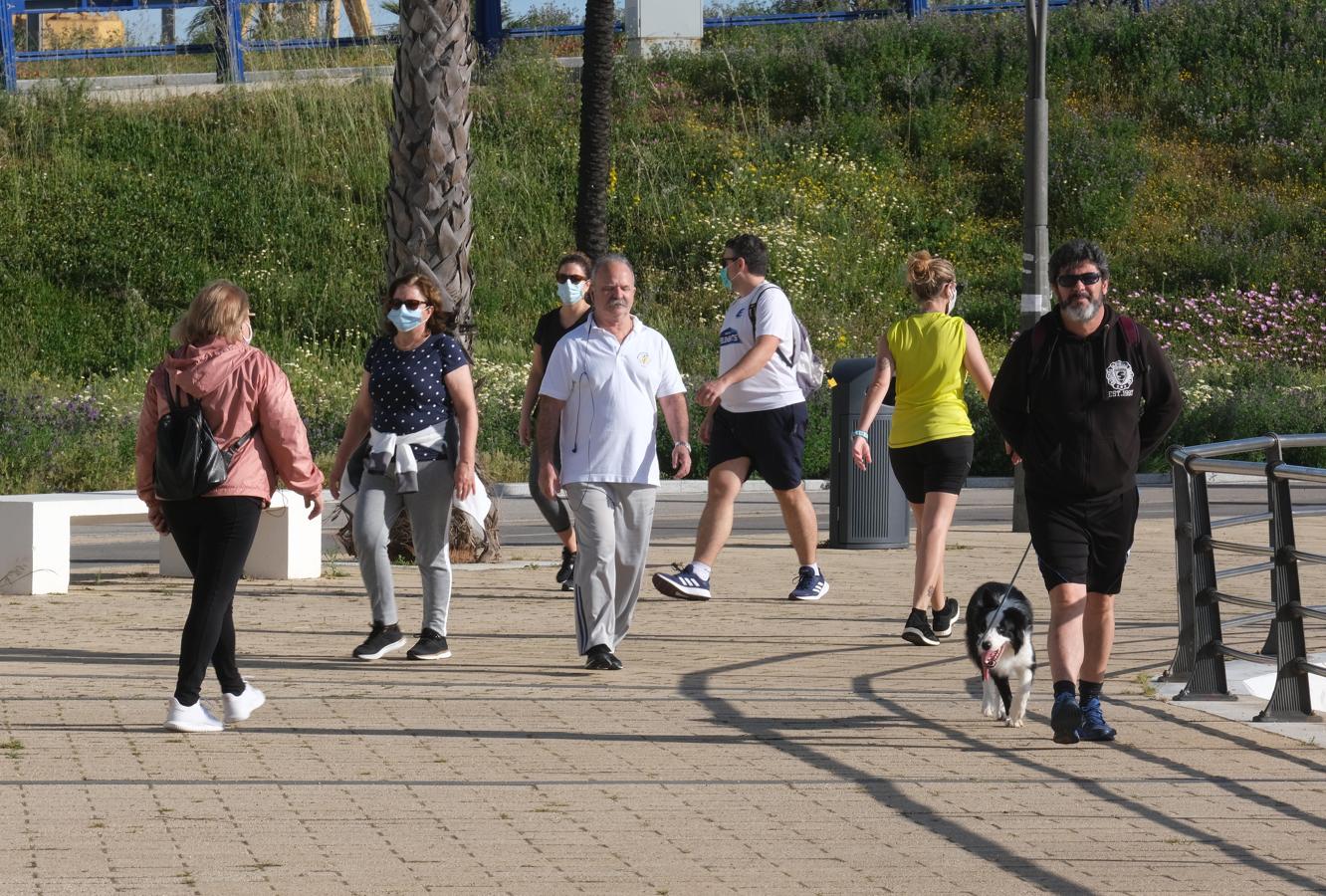 FOTOS: Cádiz disfruta en la calle del segundo día de libertad controlada