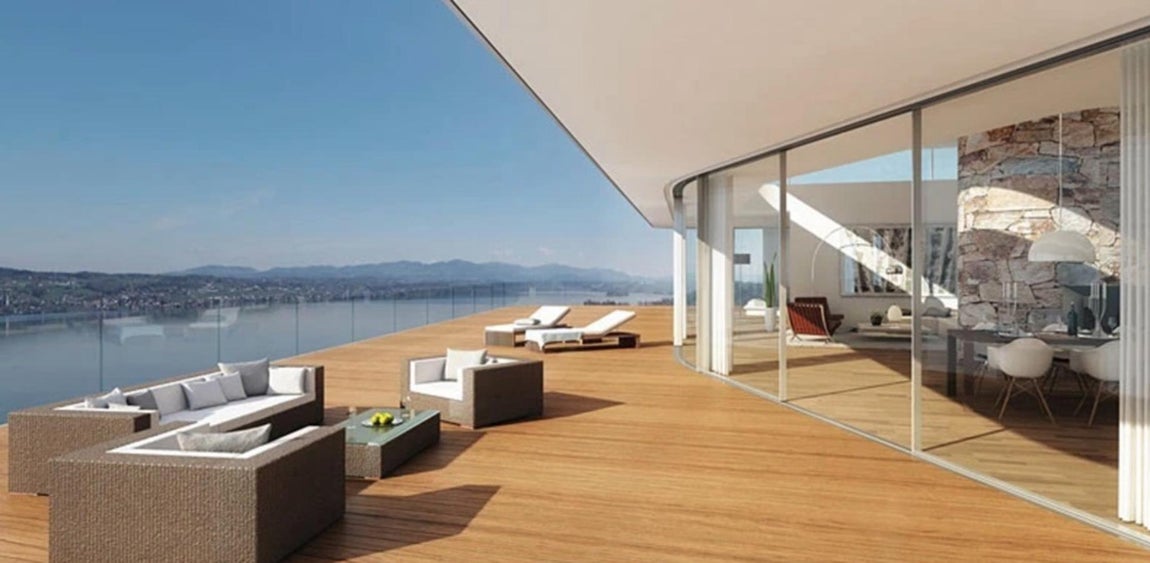 Una mansión en un entorno de ensueño. La casa se encuentra en la localidad de Wollerau, una encantadora ciudad situada a orillas del lago de Zúrich en donde Federer adquirió un terreno de 8.000 metros cuadrados en el 2011 por un valor de 25 millones de euros.