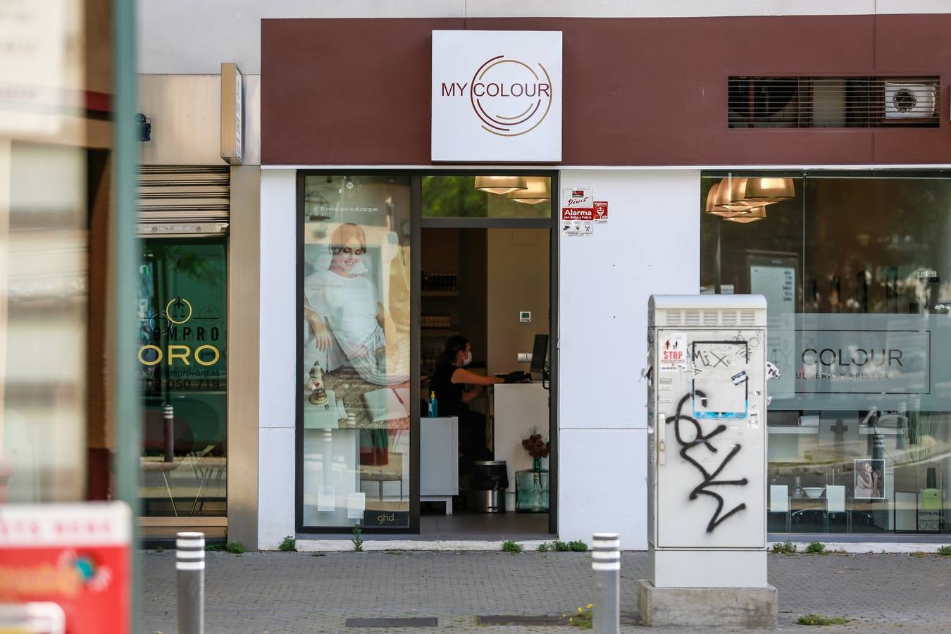 «Desescalada» en Sevilla: los comercios van abriendo sus puertas