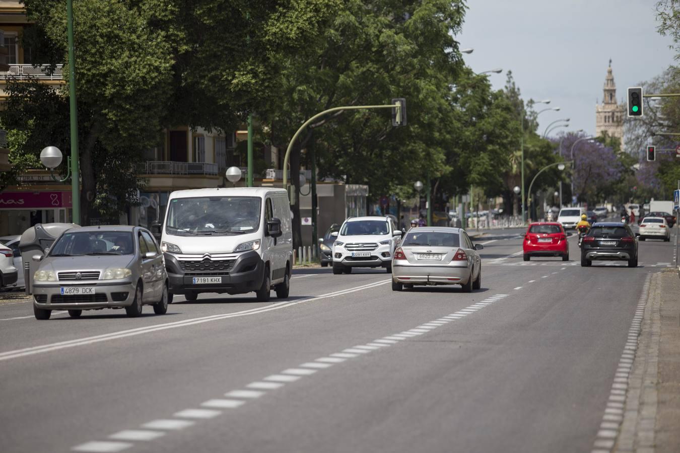 Los coches vuelven a tomar las calles de Sevilla