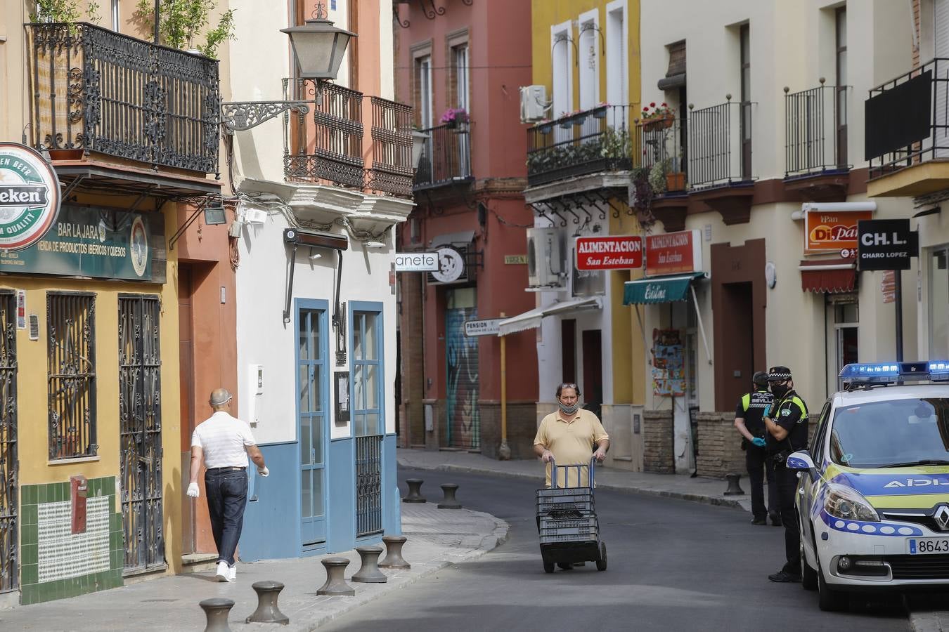 «Buen funcionamiento» del primer día de peatonalización de grandes vías en Sevilla