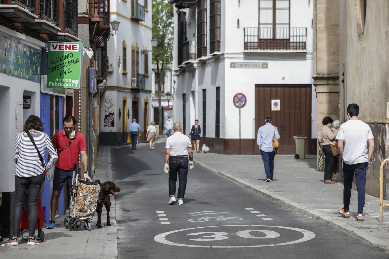 «Buen funcionamiento» del primer día de peatonalización de grandes vías en Sevilla