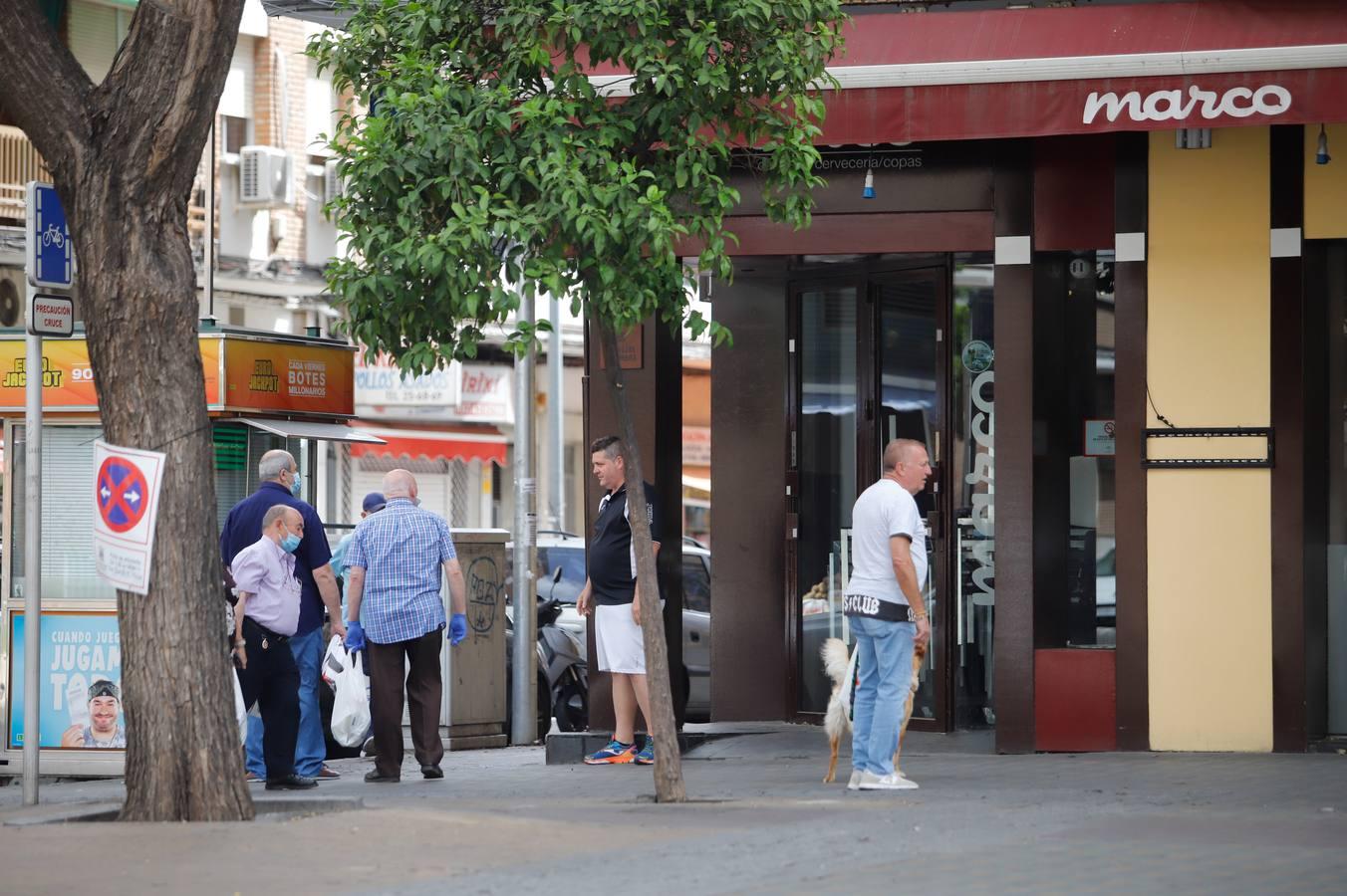 Los últimos retoques de bares y comercios para abrir, en imágenes