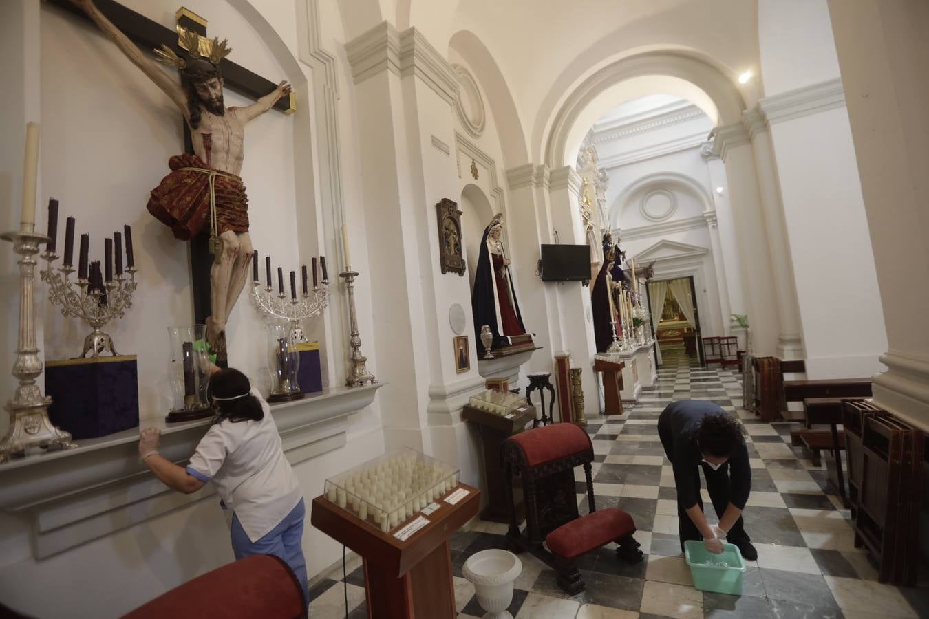 Todo preparado en las iglesias de Cádiz para la reapertura