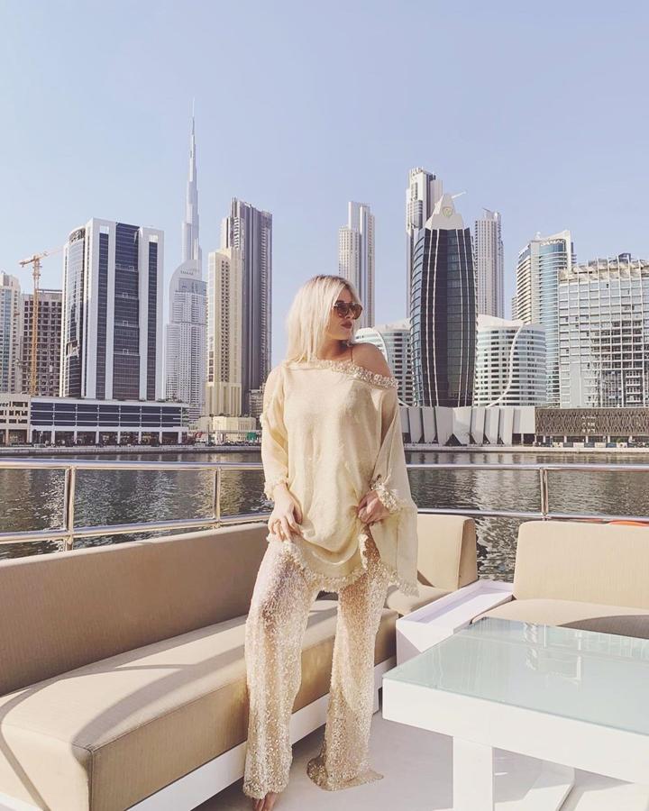 3- Katharina Andresen. Edad: 24 añosPatrimonio: 1.100 millones de dólaresLa mayor de las hermanas también posee dicha fortuna, concretamente un 42%, que no duda en aprovechar haciendo lo que más le gusta: recorrer el mundo sin renunciar al lujo.