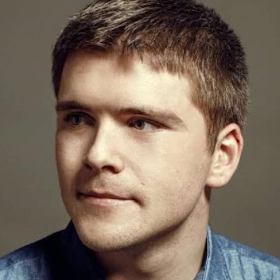 6- John Collison. Edad: 29 añosPatrimonio: 3.200 millones de dólaresEs uno de los pocos de la lista que se ha hecho a sí mismo. Este irlandés creo junto a su hermano, Stripe, una compañía de pagos con sede en San Francisco que confirma su buen hacer. Pero esta no es su primera incursión en el mundo de los negocios, pues su primera empresa la fundó con apenas 18 años.