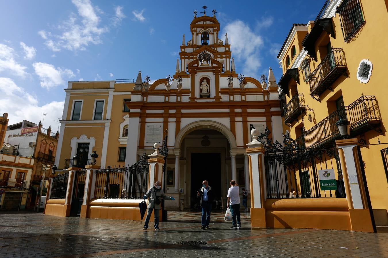 La Basílica de la Macarena abre sus puertas de nuevo