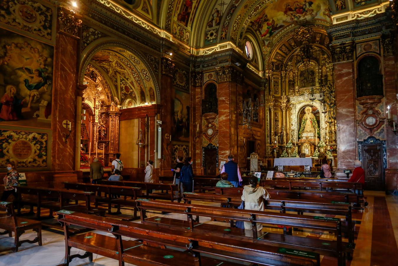 La Basílica de la Macarena abre sus puertas de nuevo