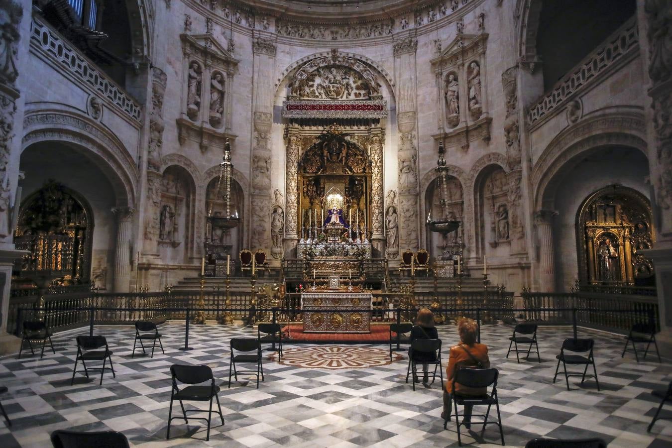 Primeras misas en la Catedral de Sevilla tras entrar en la fase 1 de la «desescalada»