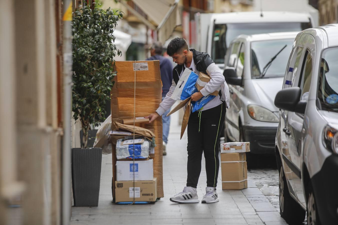 Segundo día de reapertura de comercios en Sevilla