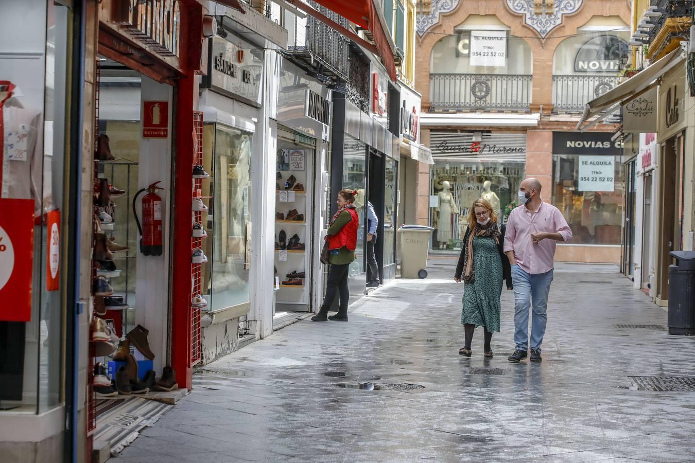 Segundo día de reapertura de comercios en Sevilla