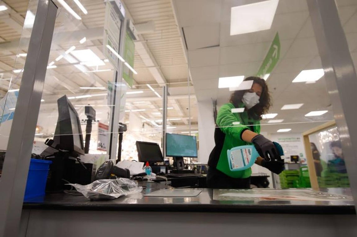 Así se prepara Leroy Merlín en Córdoba para reabrir, en imágenes