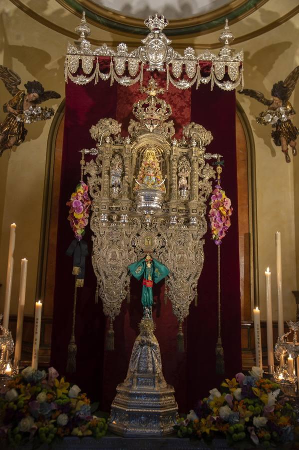 El altar de triduo del Rocío de la Macarena