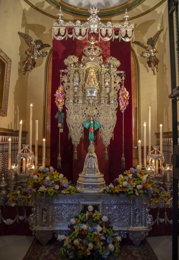 El altar de triduo del Rocío de la Macarena