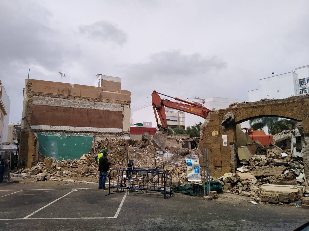 FOTOS: Demolición del chalé de Casanova en Cádiz