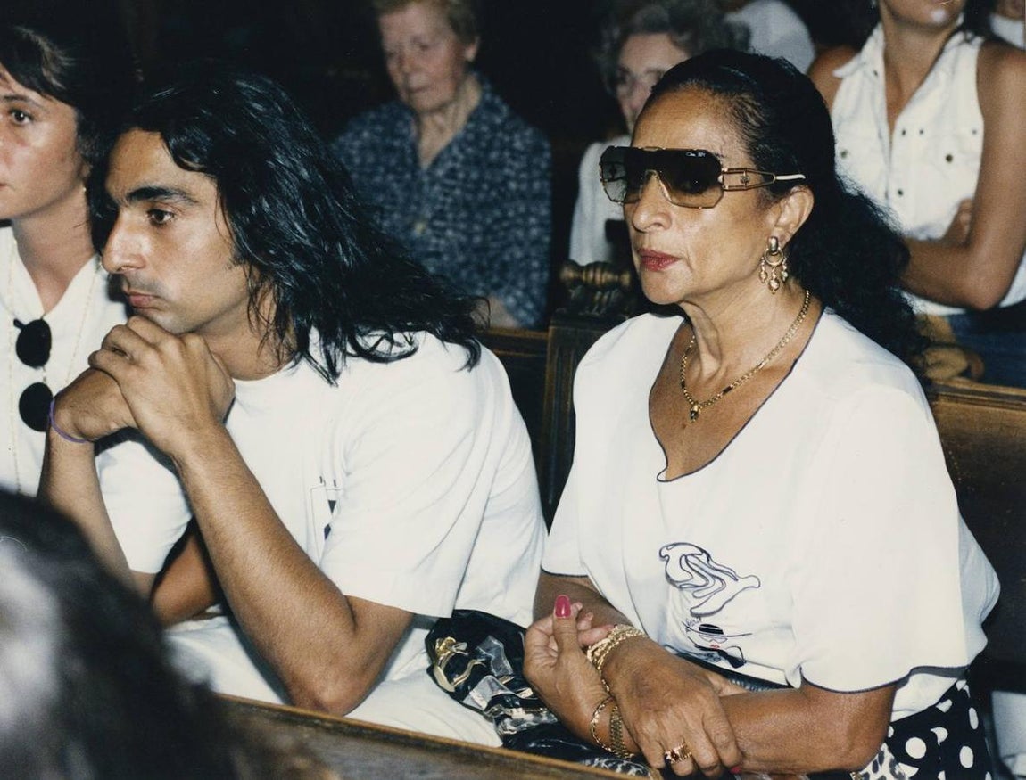 Con su hijo Antonio en el funeral de Camarón de la Isla