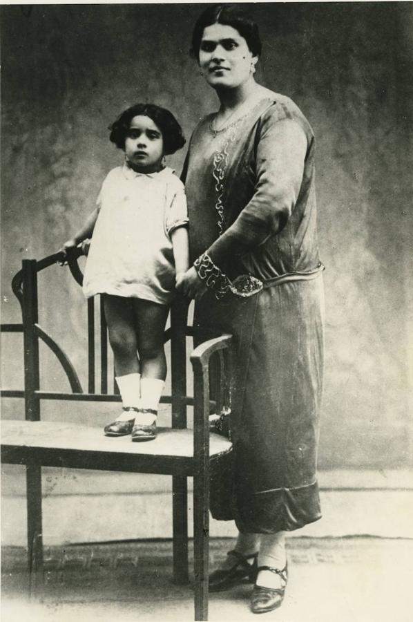 Lola Flores junto a su madre, Rosario Ruiz