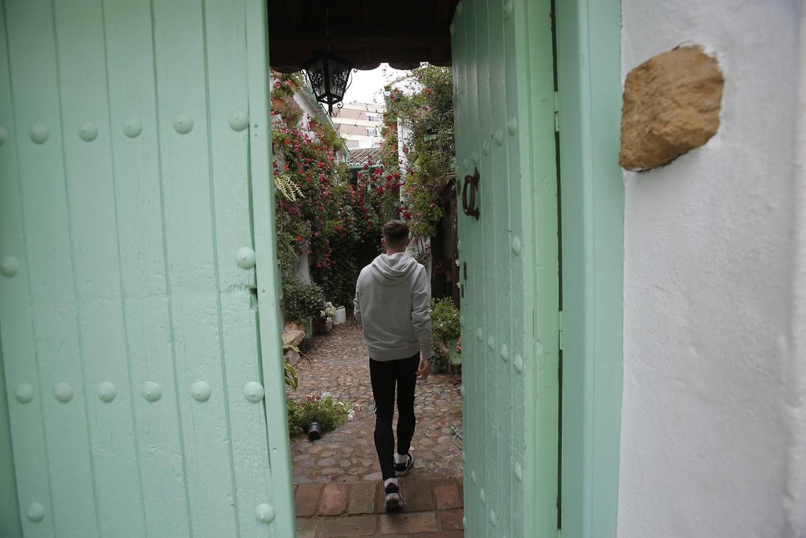Los últimos sorbos de los Patios de Córdoba en San Basilio, en imágenes