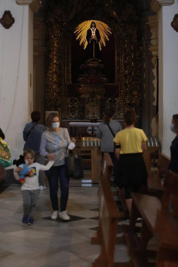 La visita al Rescatado en el primer viernes con los templos abiertos, en imágenes