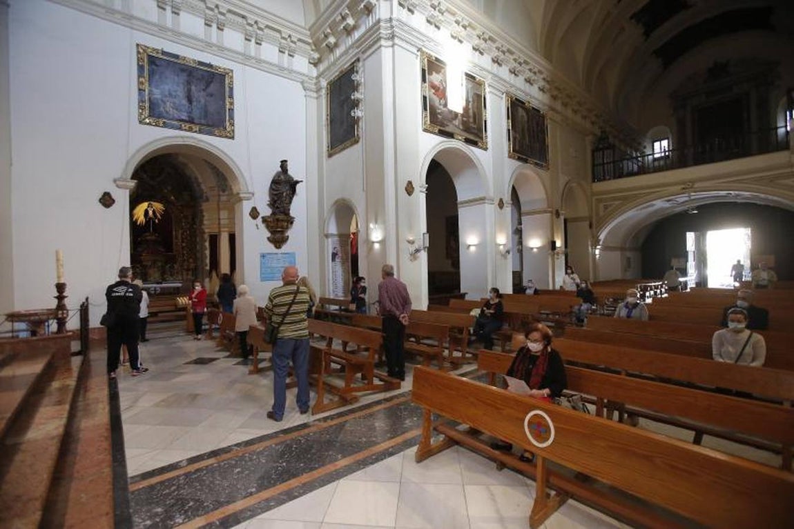 La visita al Rescatado en el primer viernes con los templos abiertos, en imágenes