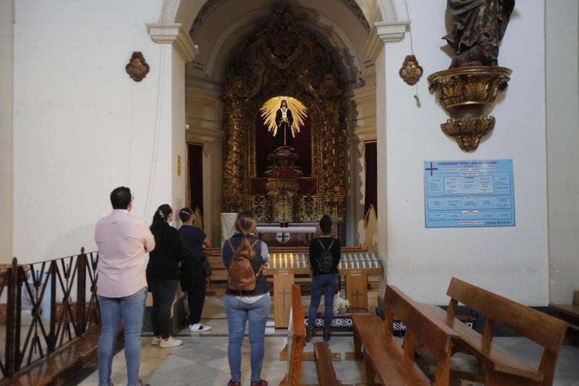 La visita al Rescatado en el primer viernes con los templos abiertos, en imágenes