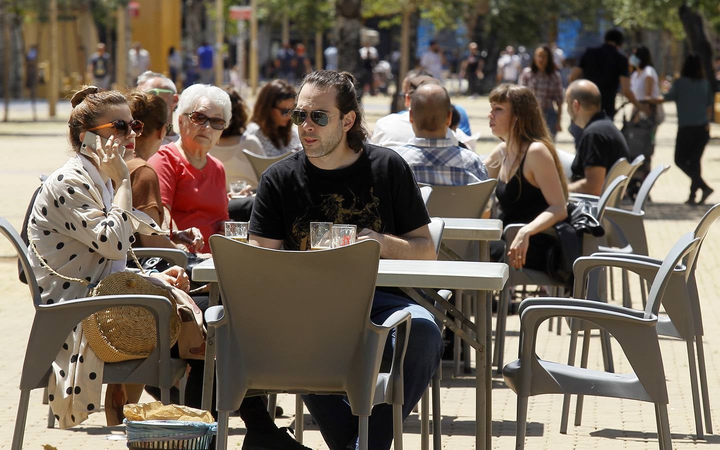 La «nueva normalidad» ya llena paseos y terrazas en Sevilla