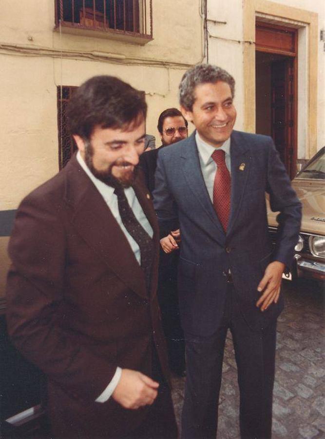 El paso de Julio Anguita por el Ayuntamiento de Córdoba, en imágenes